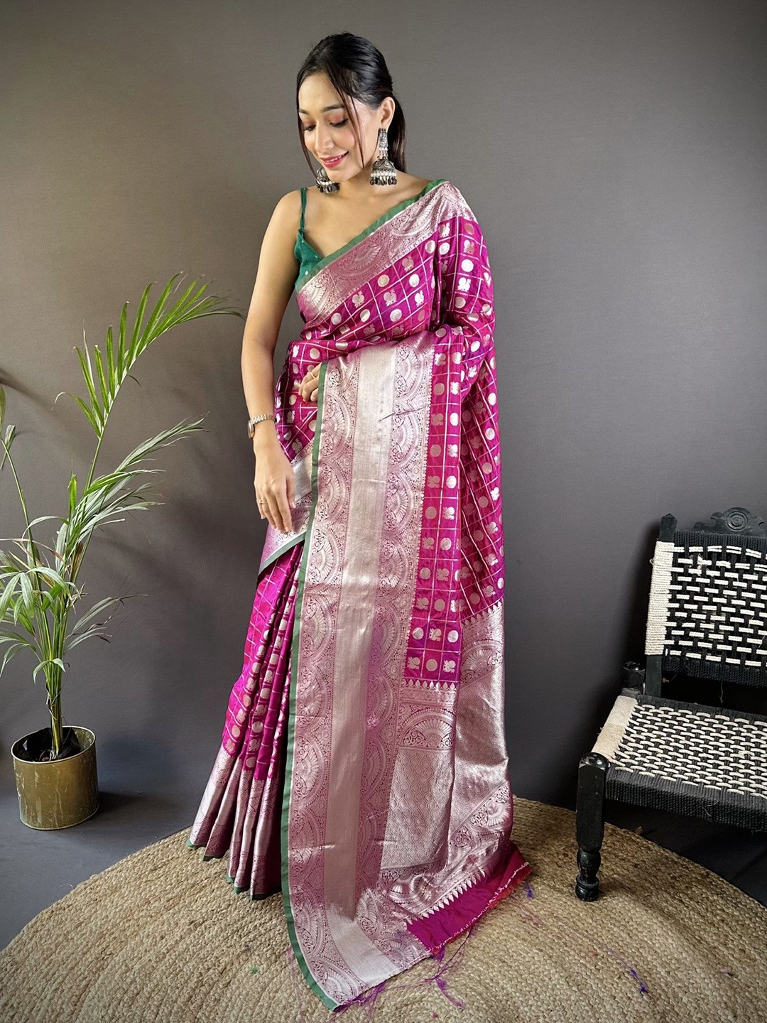 

Mitera Checked Zari Silk Blend Saree, Magenta