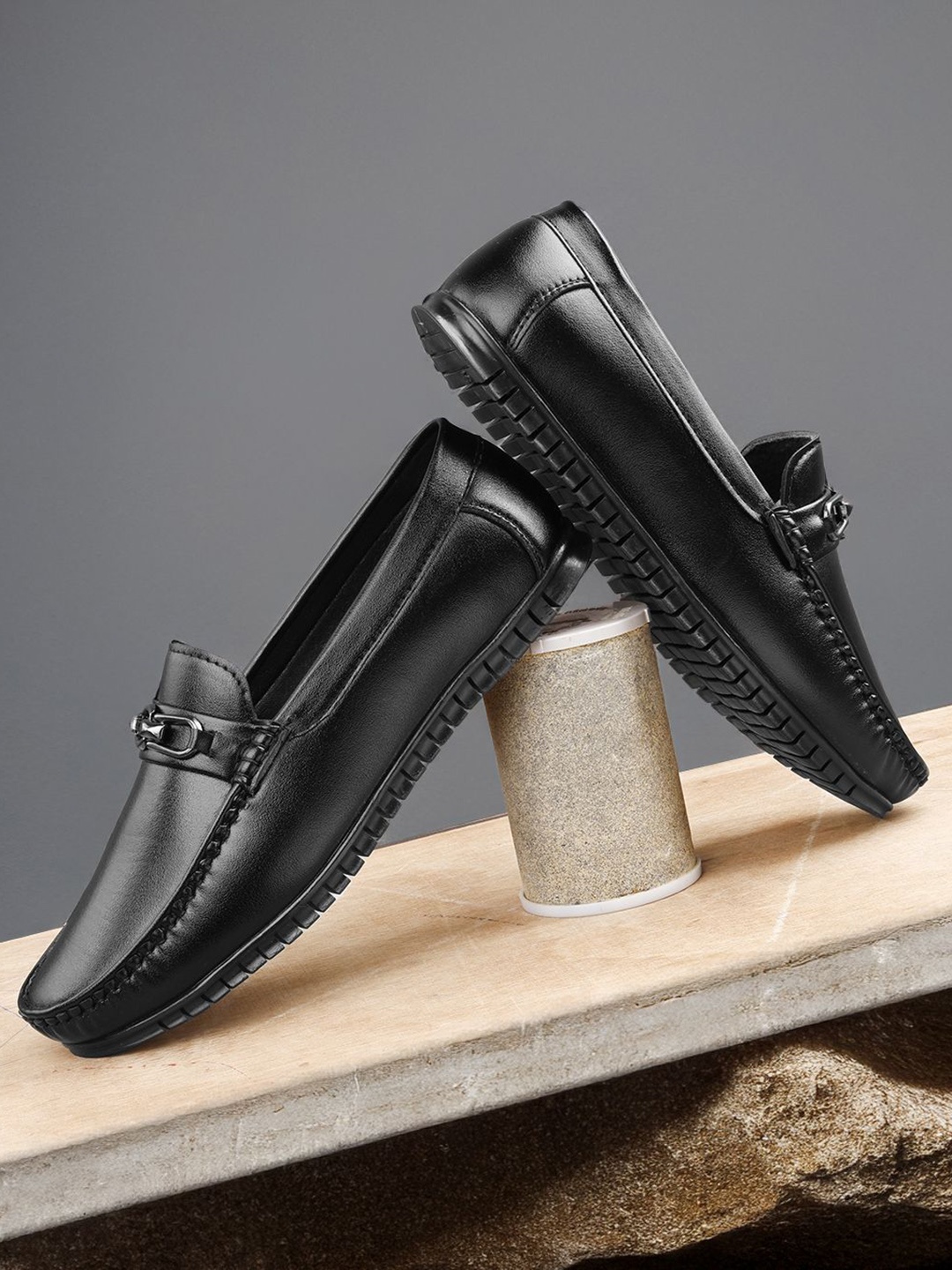 

Woakers Men Colourblocked Leather Driving Shoes, Black