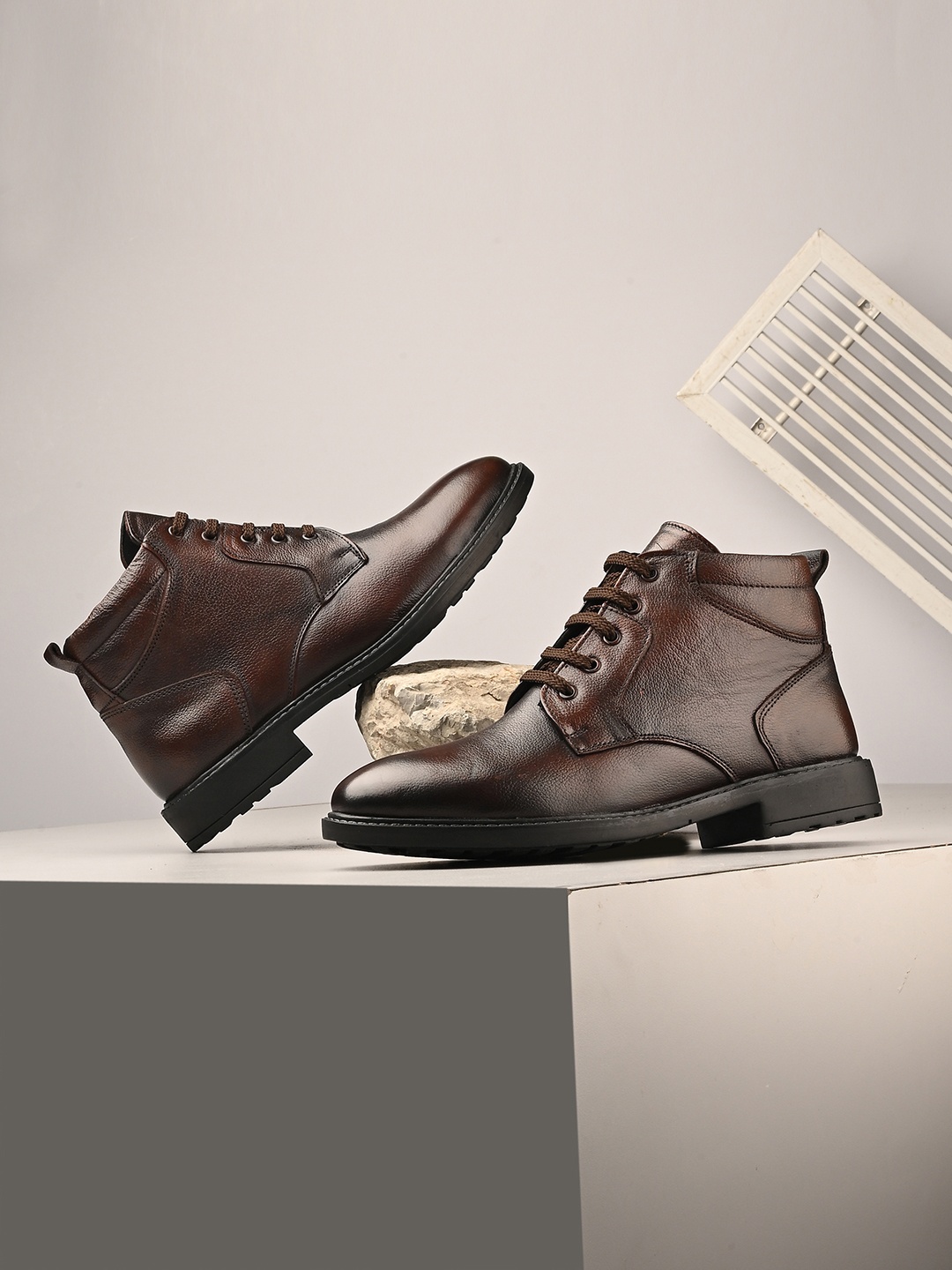 

The Roadster Lifestyle Co Men Textured Regular Boots, Brown