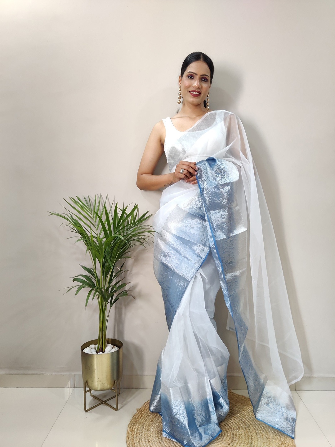 

Rangtulika Ethnics Zari Organza Saree, Blue