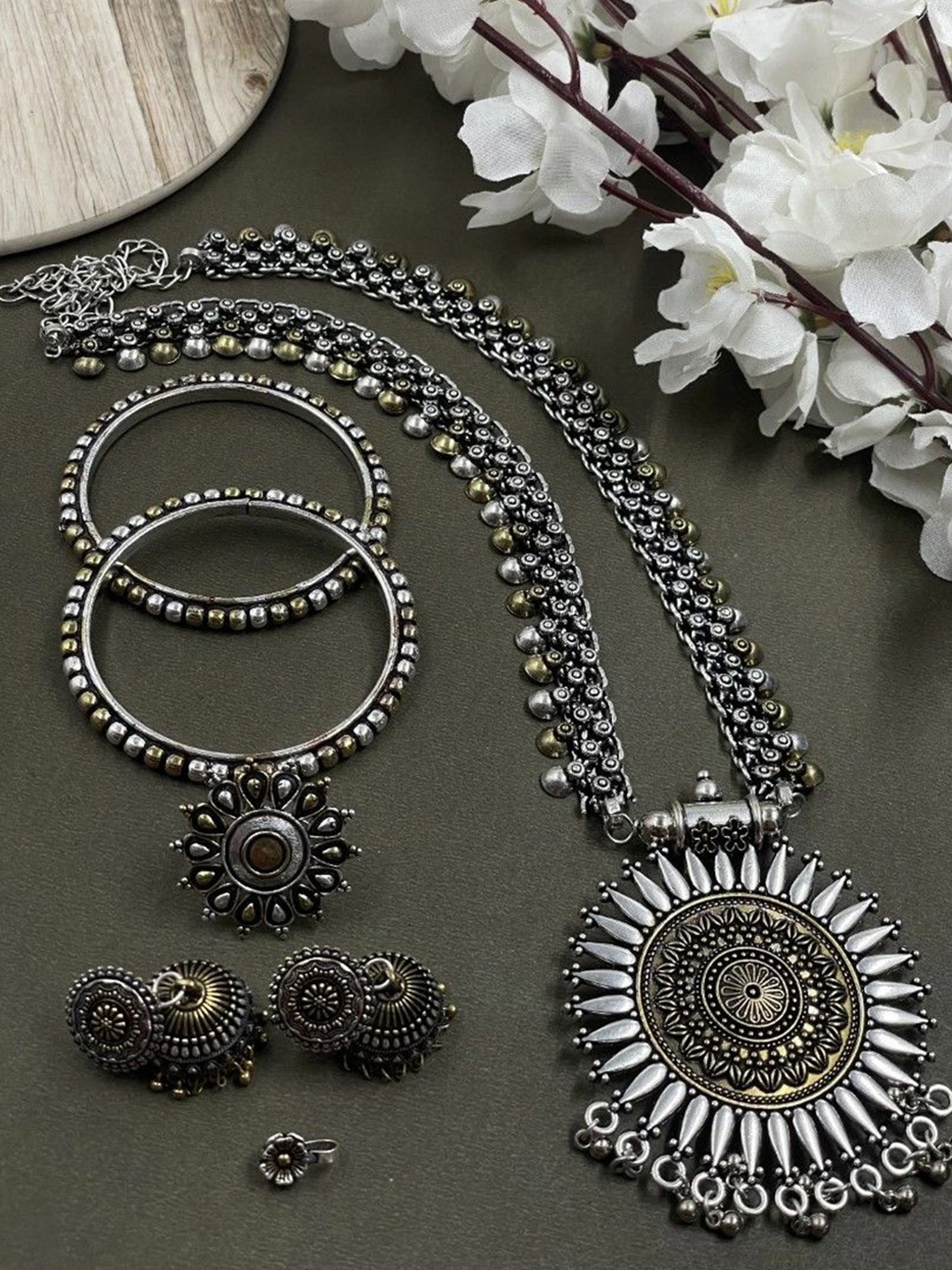 

NAMAN ARTS Silver-Plated Oxidised Jewellery Set