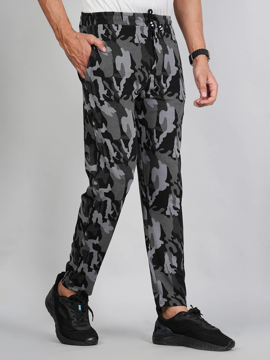 

FICKA Men Printed Mid Rise Track Pants, Grey