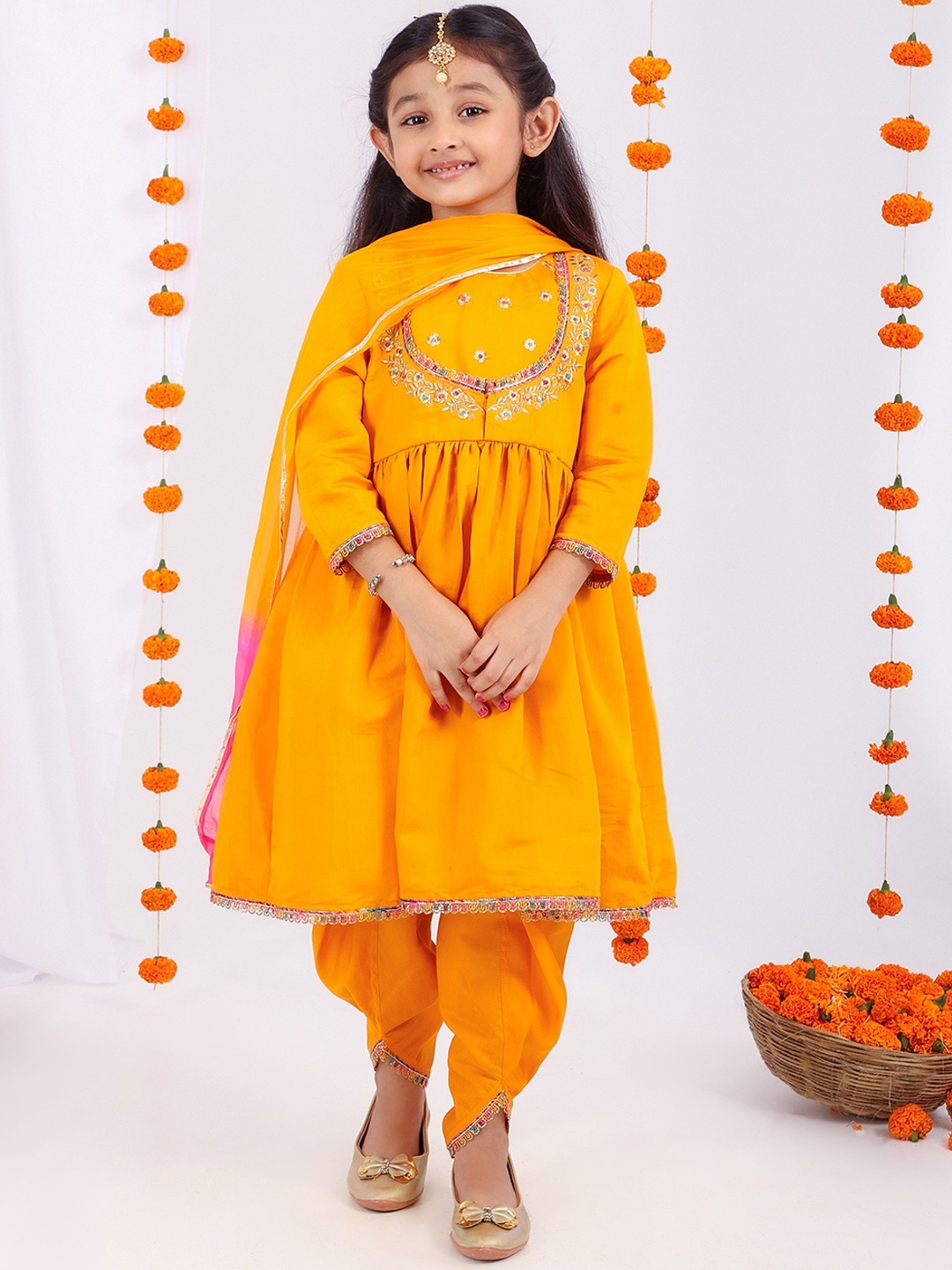 

MASTARANG Girls Floral Printed Regular Gotta Patti Kurta with Dhoti Pants & With Dupatta, Orange