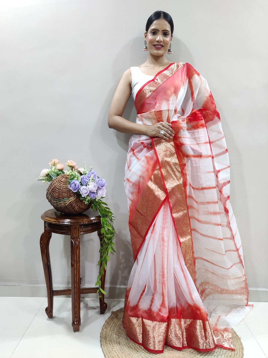 

Rangtulika Ethnics Tie and Dye Zari Organza Saree, Red