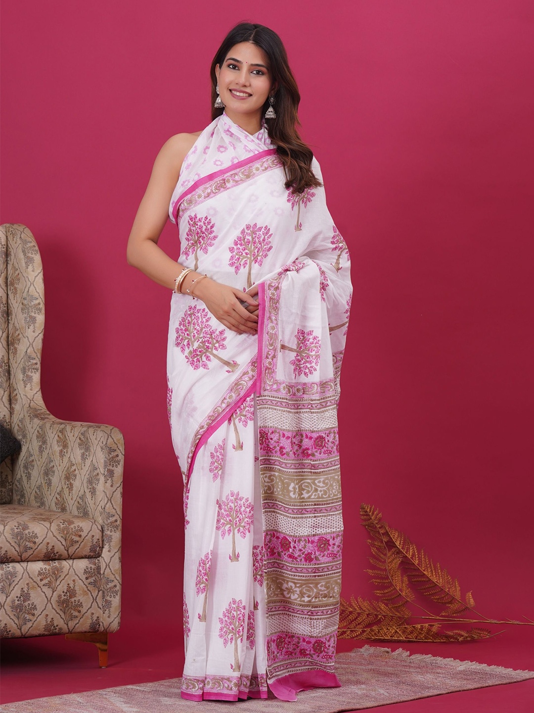 

Shivanya Handicrafts Floral Pure Cotton Block Print Saree, White
