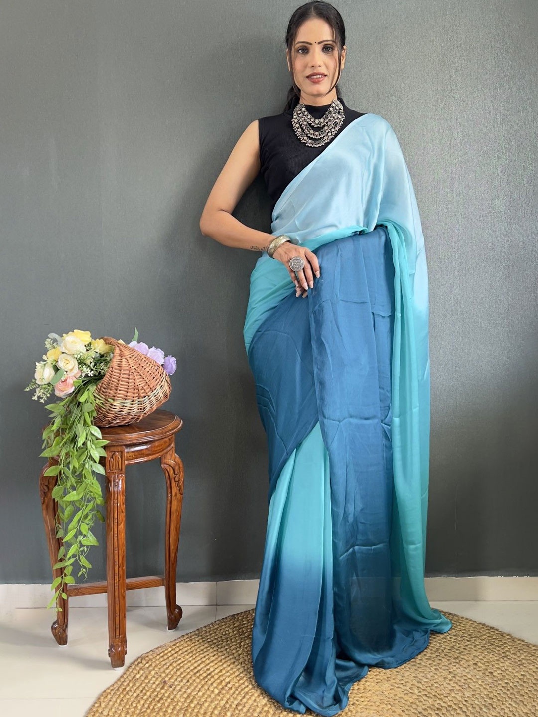 

Rangtulika Ethnics Colourblocked Poly Georgette Saree, Blue