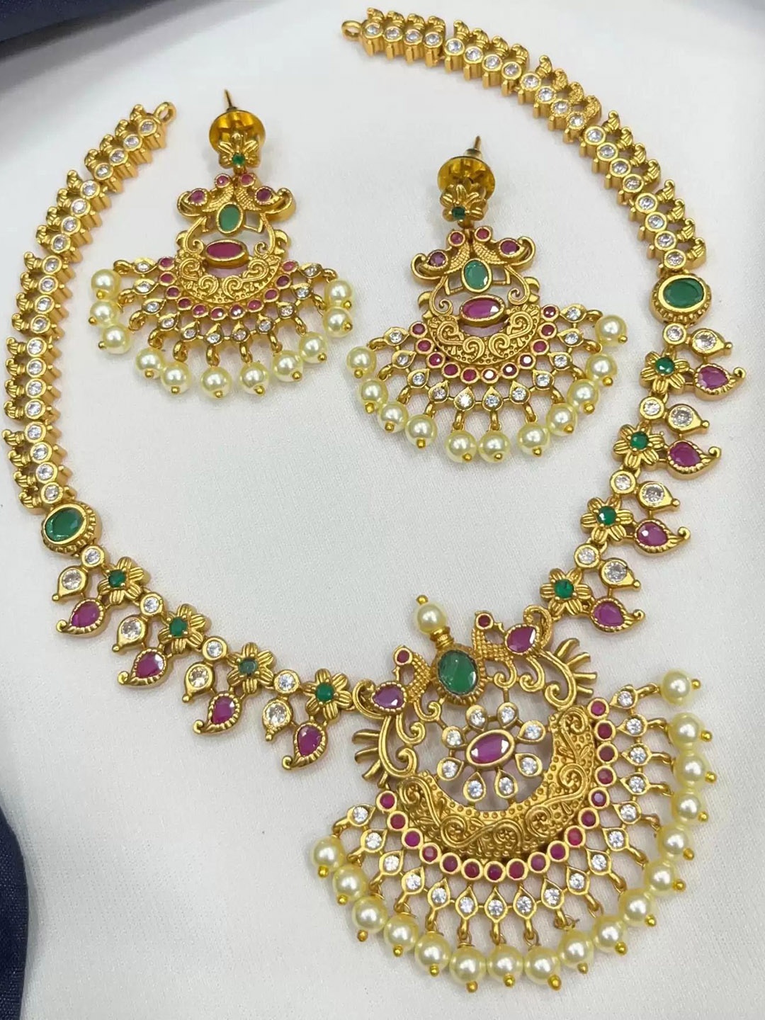 

ROFARWORD Gold-Plated Artificial Stones Studded & Beaded Traditional Jewellery Set