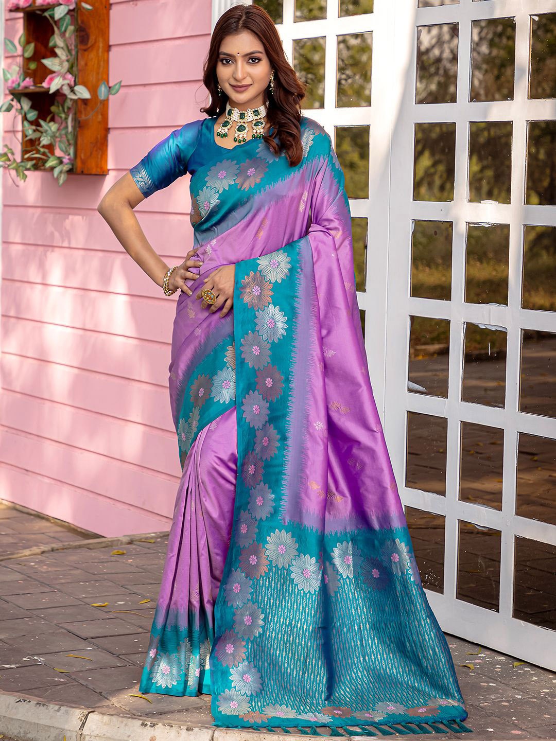 

Panzora Woven Design Zari Silk Blend Saree, Lavender