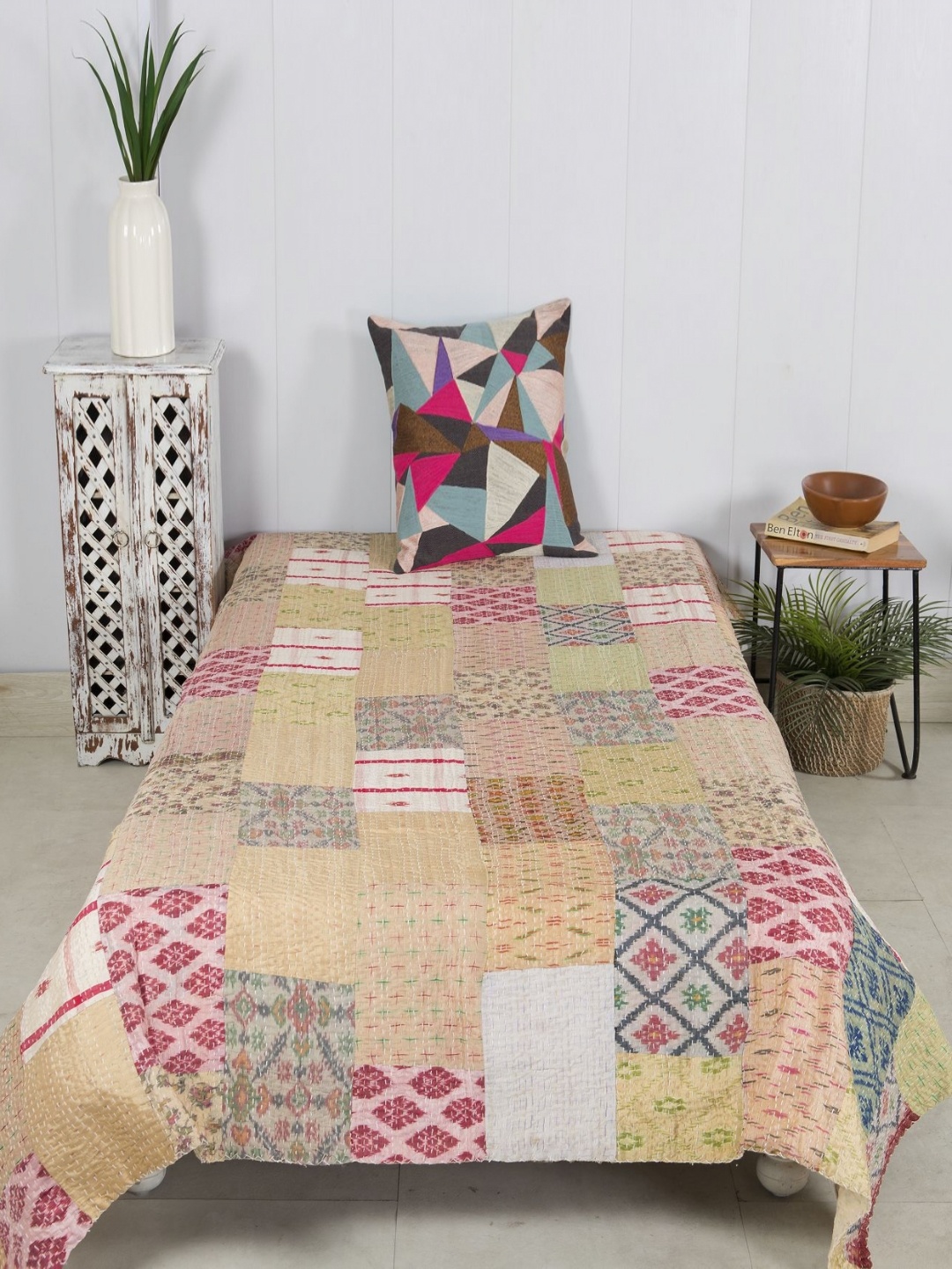 

HANDICRAFT PALACE Beige & Red Kantha Patchwork Single Bed Cover