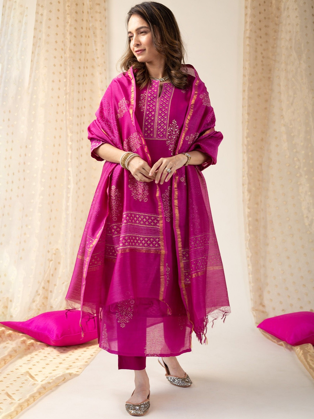 

DIVASTRI Women Floral Printed Regular Kurta with Trousers & With Dupatta, Pink