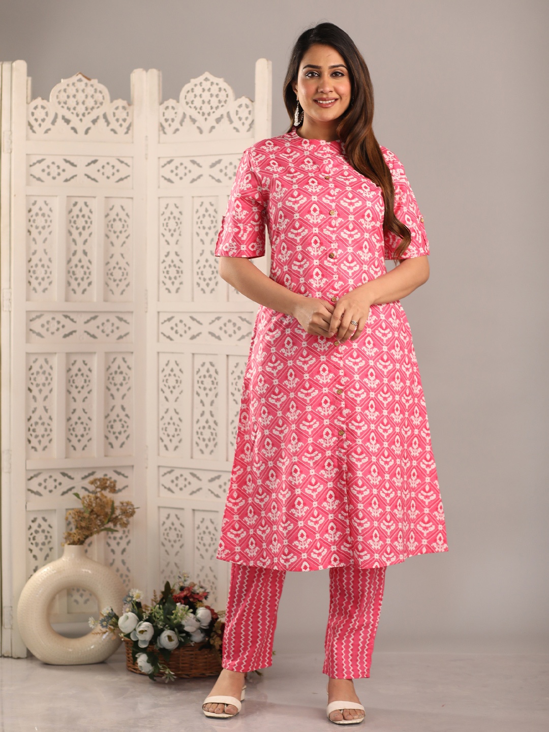 

Angvarnika Women Ethnic Motifs Printed Regular Pure Cotton Kurta with Trousers, Pink