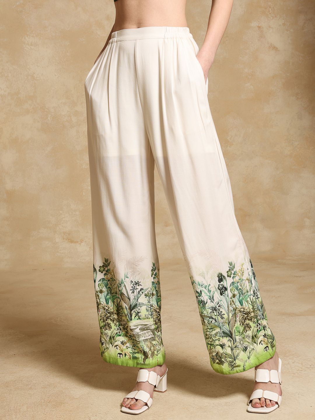 

Kazo Women Mckayla Pants, Cream