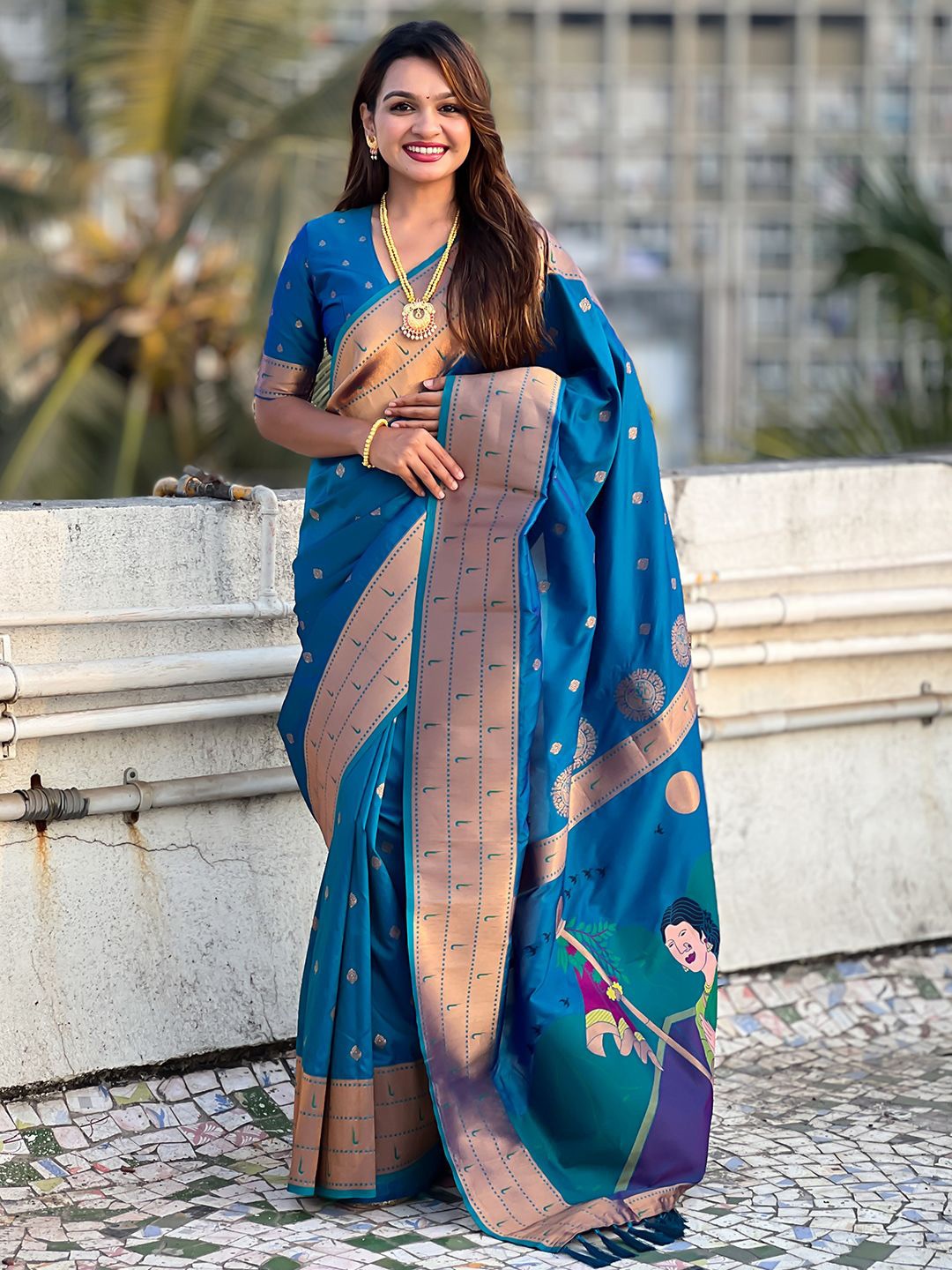 

DIVASTRI Woven Design Zari Silk Blend Paithani Saree, Blue