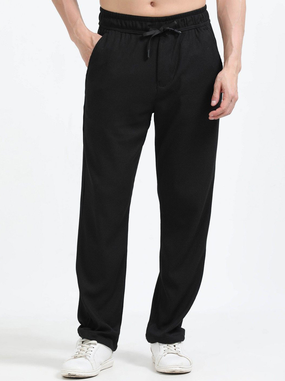 

THE BEETEL HOUSE Men Relaxed Popcorn Traveller Trousers, Black