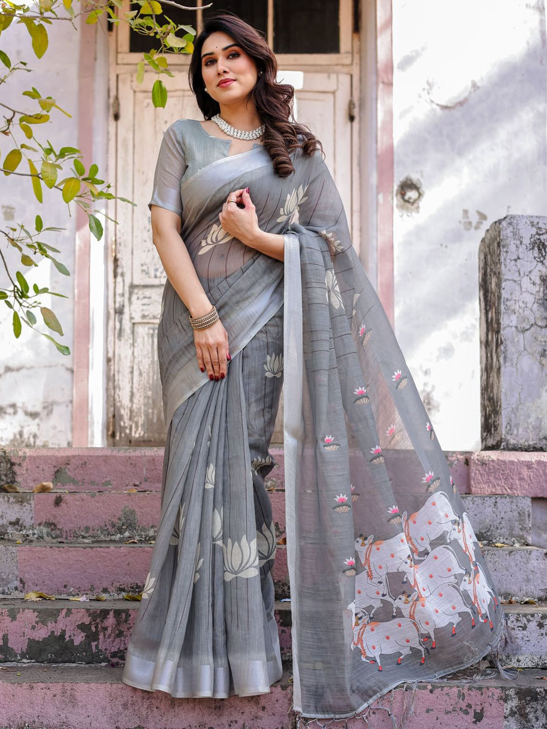 

vj fashion Floral Zari Saree, Grey