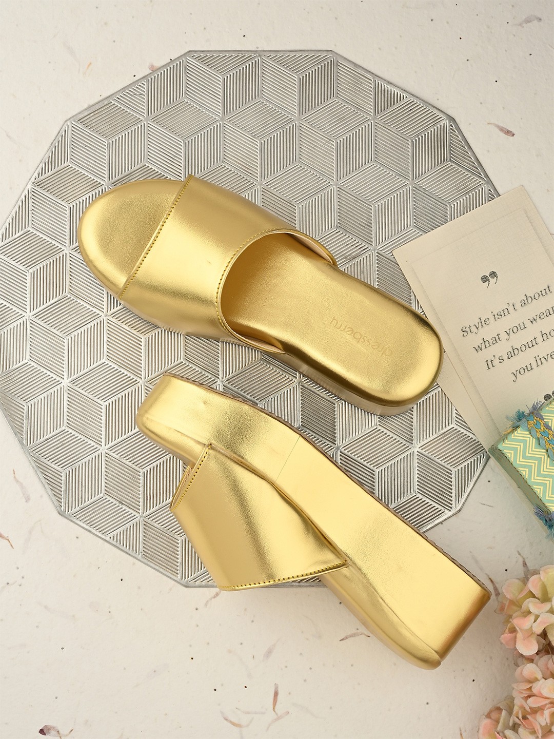 

DressBerry Printed Wedge Pumps with Bows, Gold