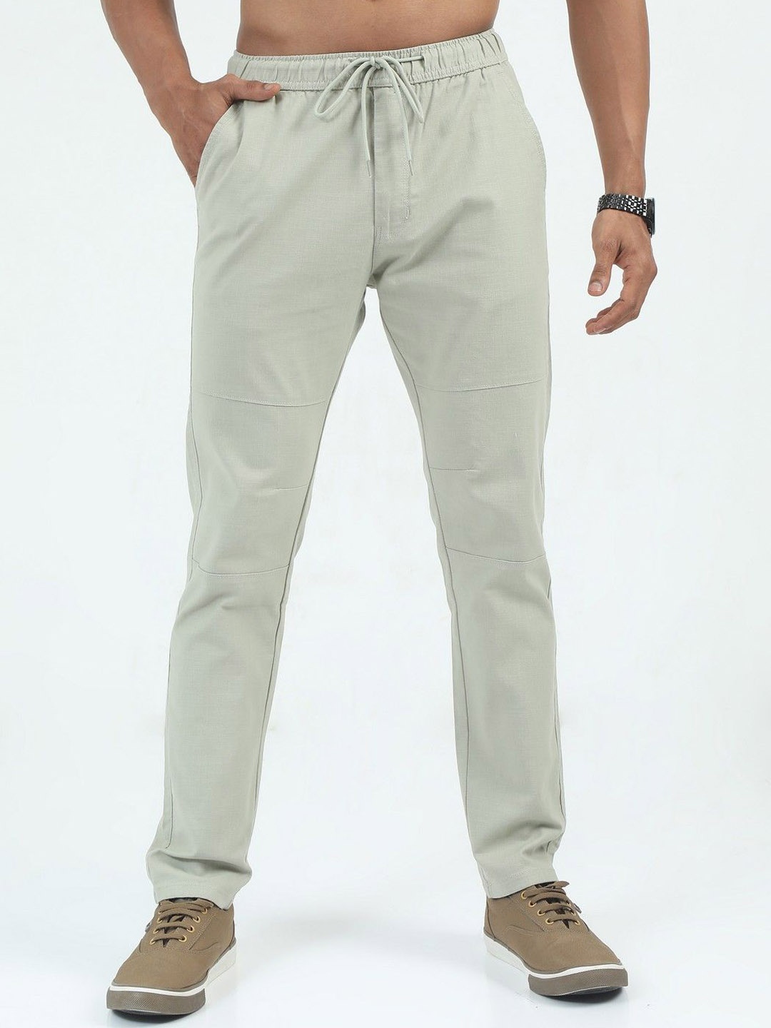 

THE BEETEL HOUSE Men Relaxed Linen Traveller Trousers, Green