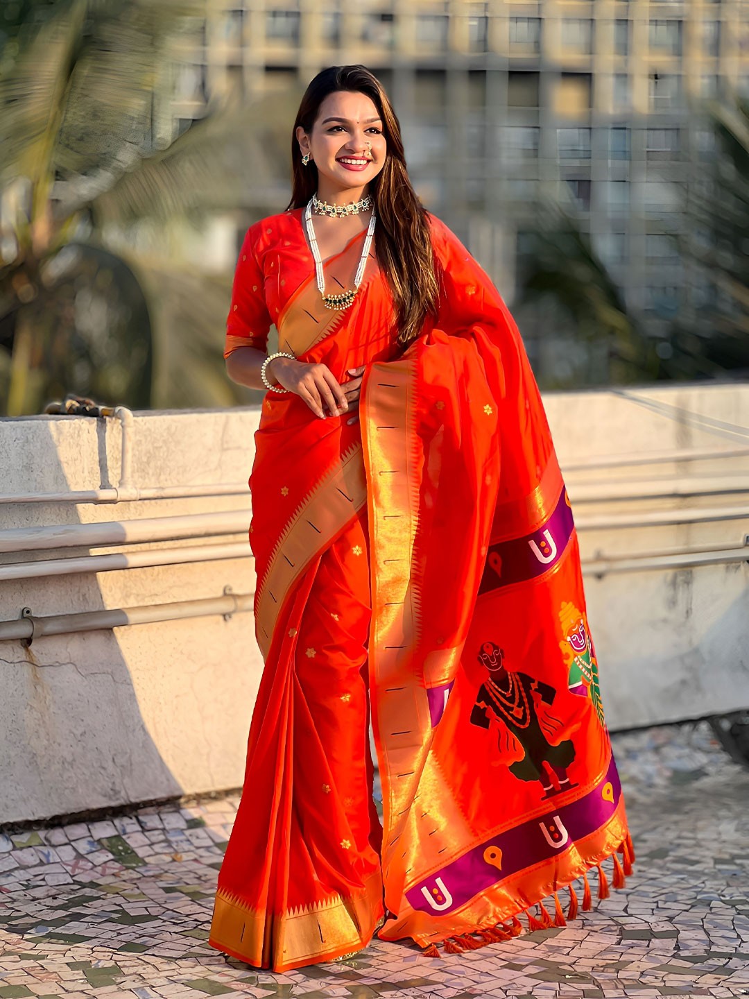 

Vintro Woven Design Silk Blend Saree, Red