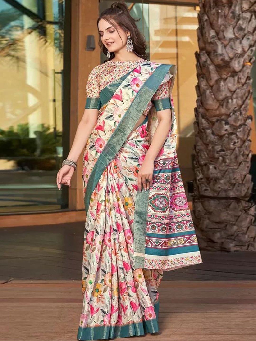 

vj fashion Floral Zari Silk Blend Saree, Off white
