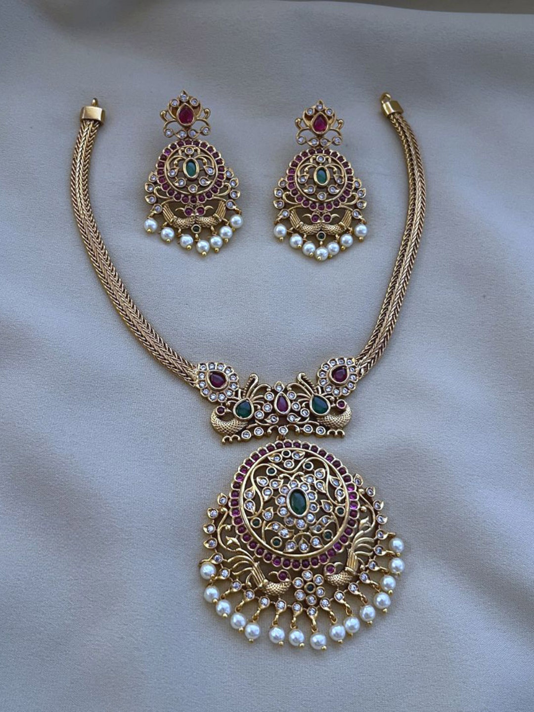 

ROFARWORD Gold-Plated Stone Studded & Beaded Jewellery Set