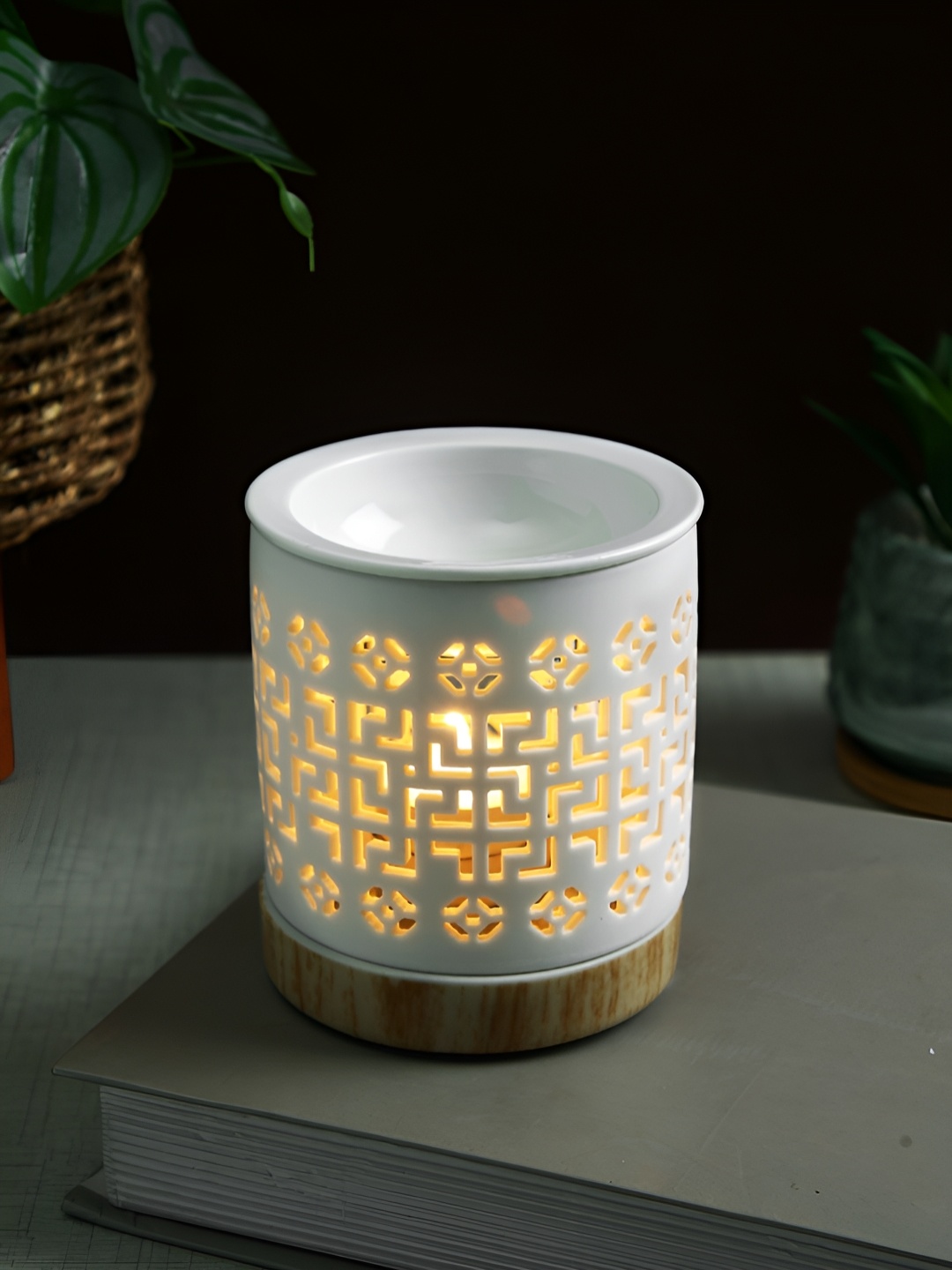 

TAYHAA White & Beige Textured Ceramic Aroma OilDiffusers