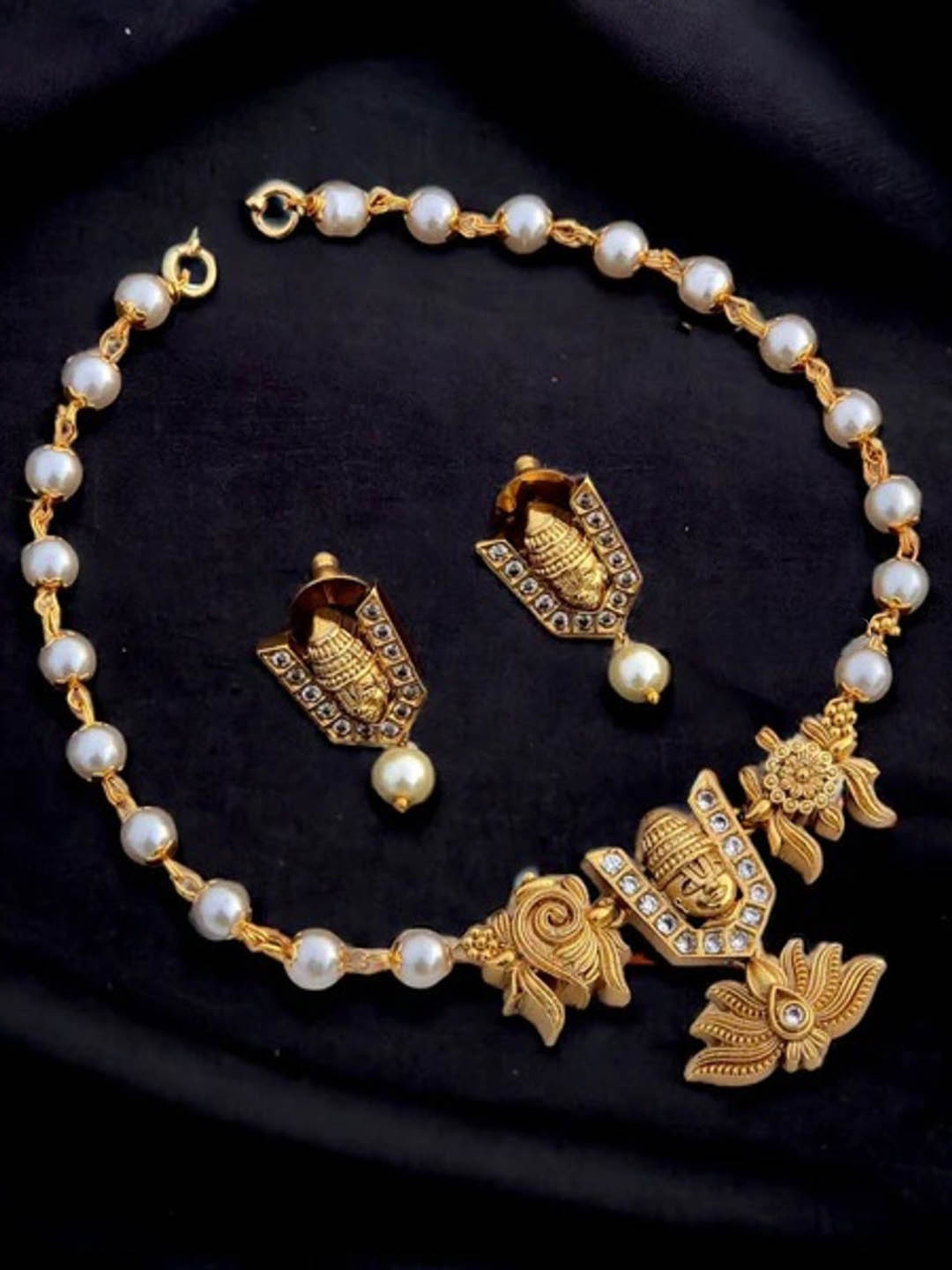 

ROFARWORD Gold-Plated artificial Stone Studded & Beaded Temple Jewellery Set