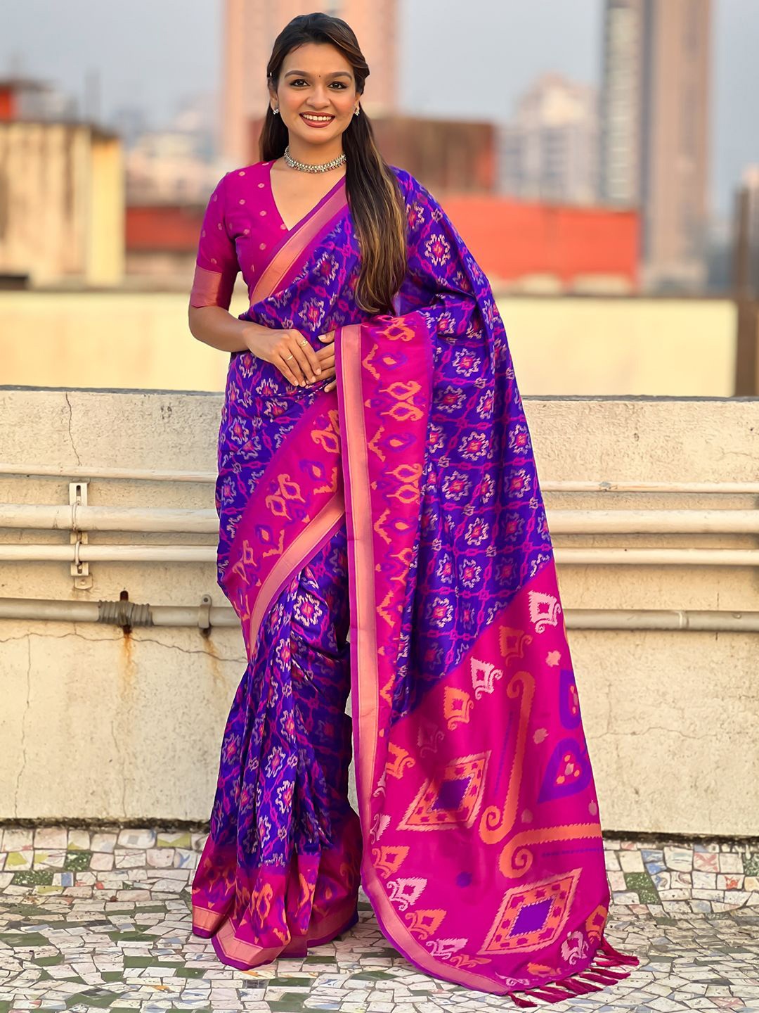 

DIVASTRI Zari Silk Blend Designer Patola Saree, Violet