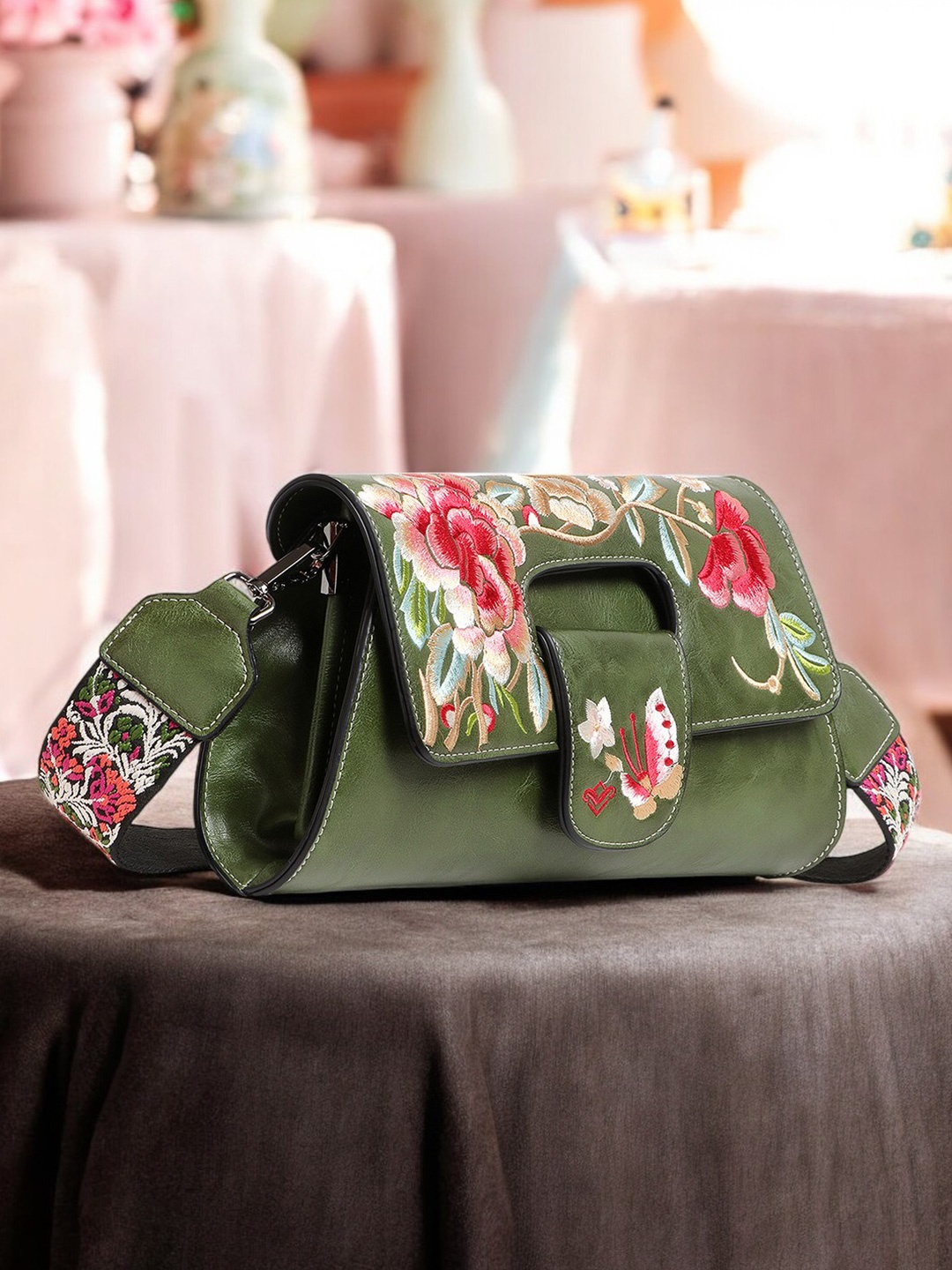 

Exotic Sling Bag, Green