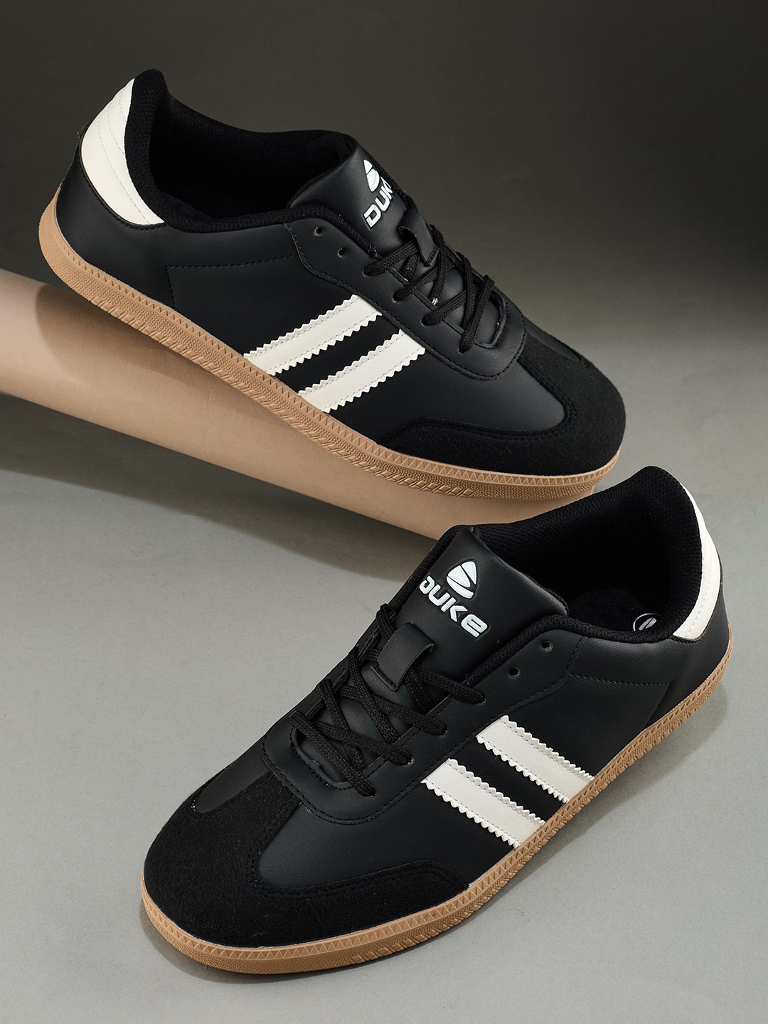 

Duke Men Striped Sneakers, Black
