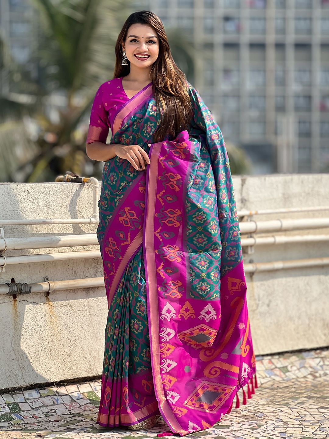 

DIVASTRI Woven Design Zari Silk Blend Patola Saree, Blue