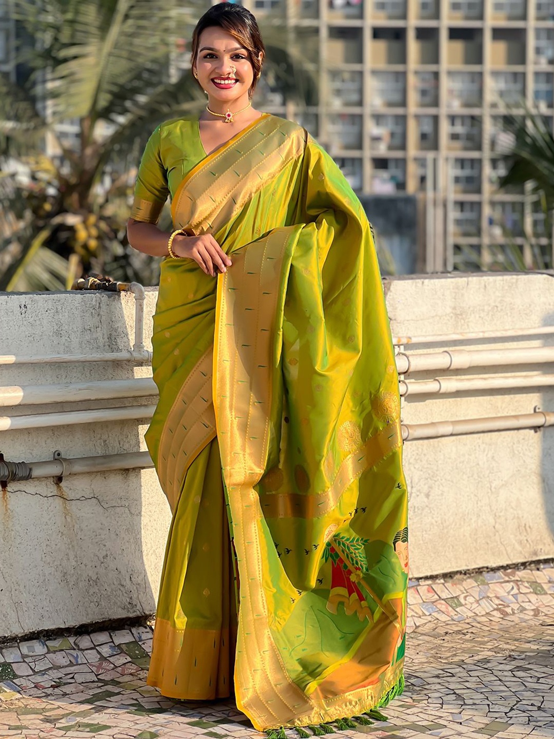 

Panzora Woven Design Zari Silk Blend Paithani Saree, Green