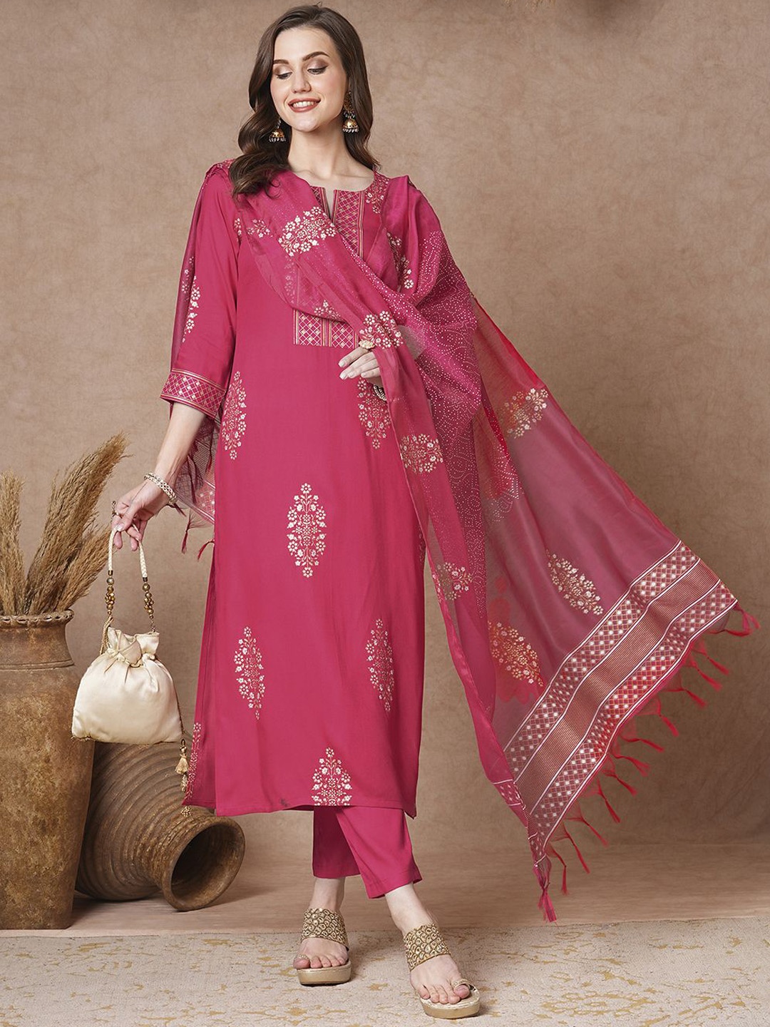 

DIVASTRI Women Floral Printed Regular Kurta with Trousers & With Dupatta, Pink