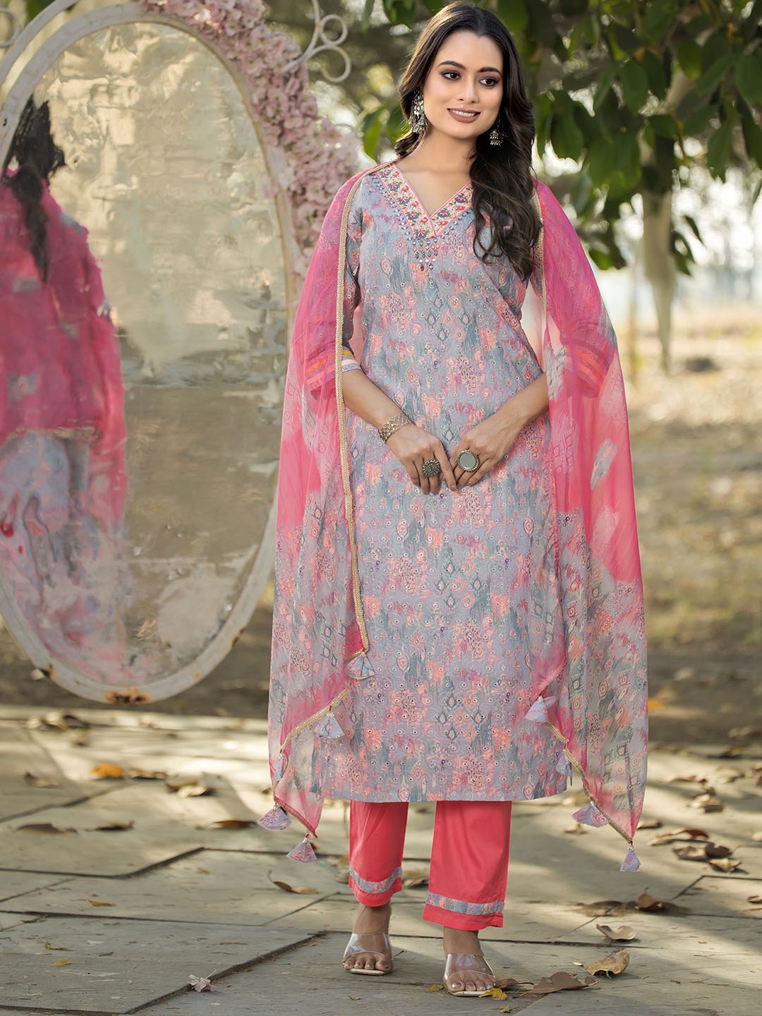 

MITTOO Women Floral Embroidered Regular Kurta with Trousers & With Dupatta, Grey