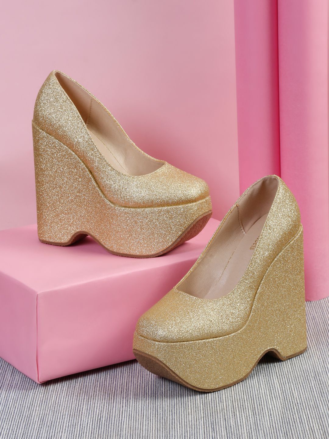 

Flat n Heels Wedge Pumps, Gold