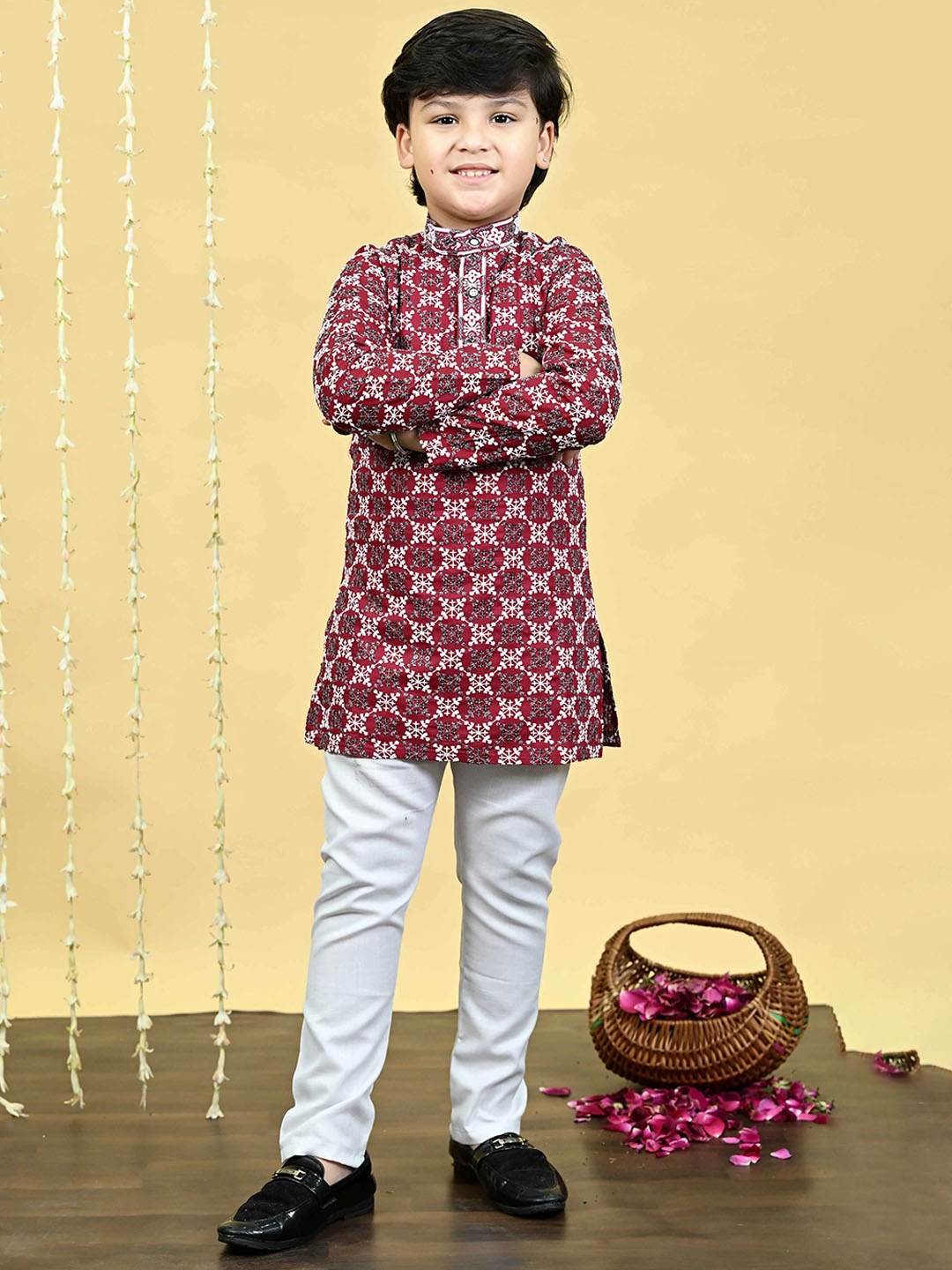 

BT DEZINES Boys Ethnic Motifs Embroidered Regular Thread Work Kurta with Pyjamas, Maroon