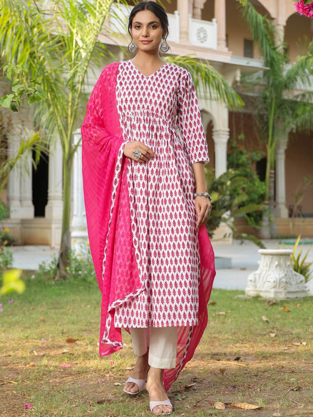 

AURIELLA Women Ethnic Motifs Printed Regular Pure Cotton Kurta with Trousers & With Dupatta, Pink