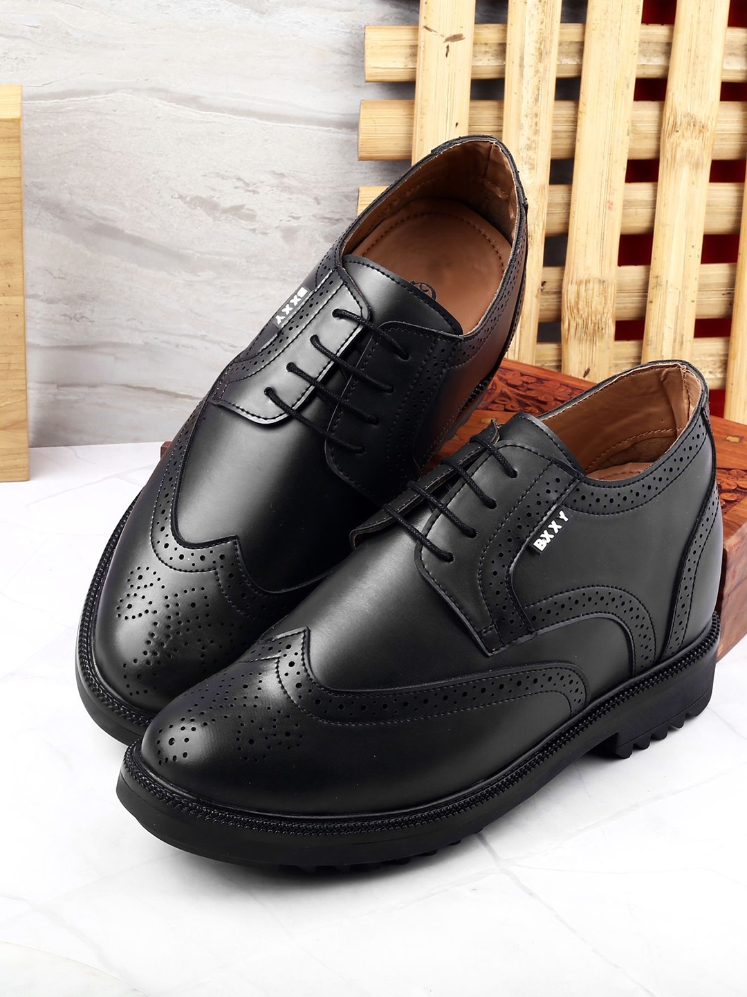 

riffway Men Perforations Derbys, Black