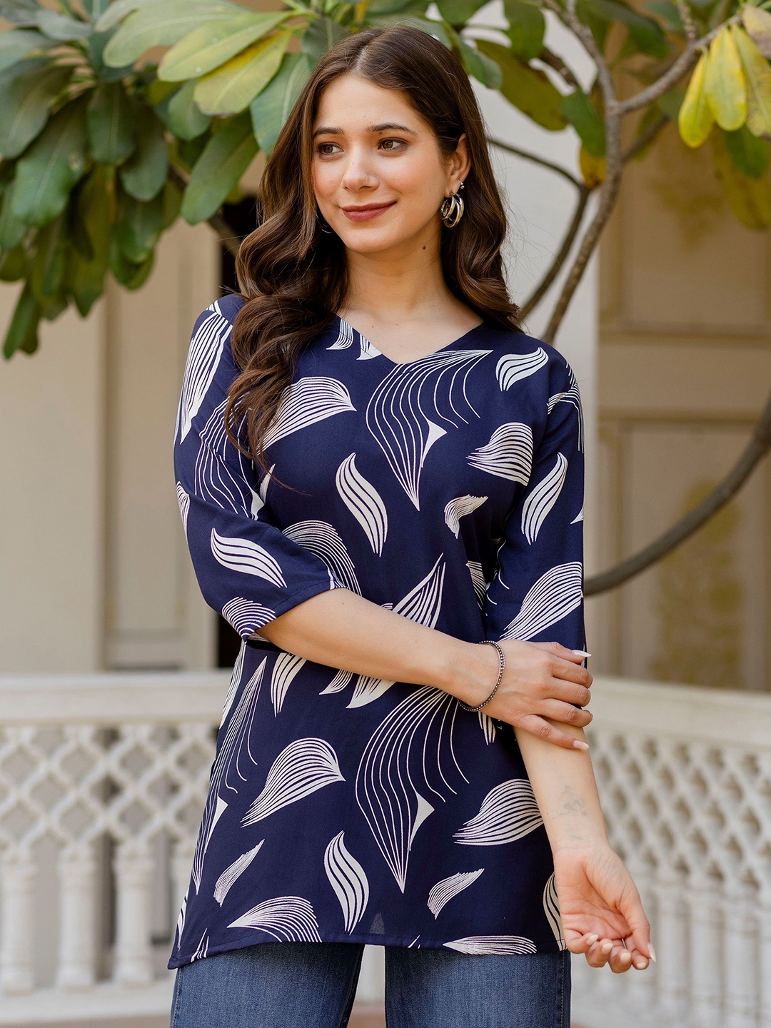 

Mialo fashion Floral Printed V-Neck Kurti, Blue