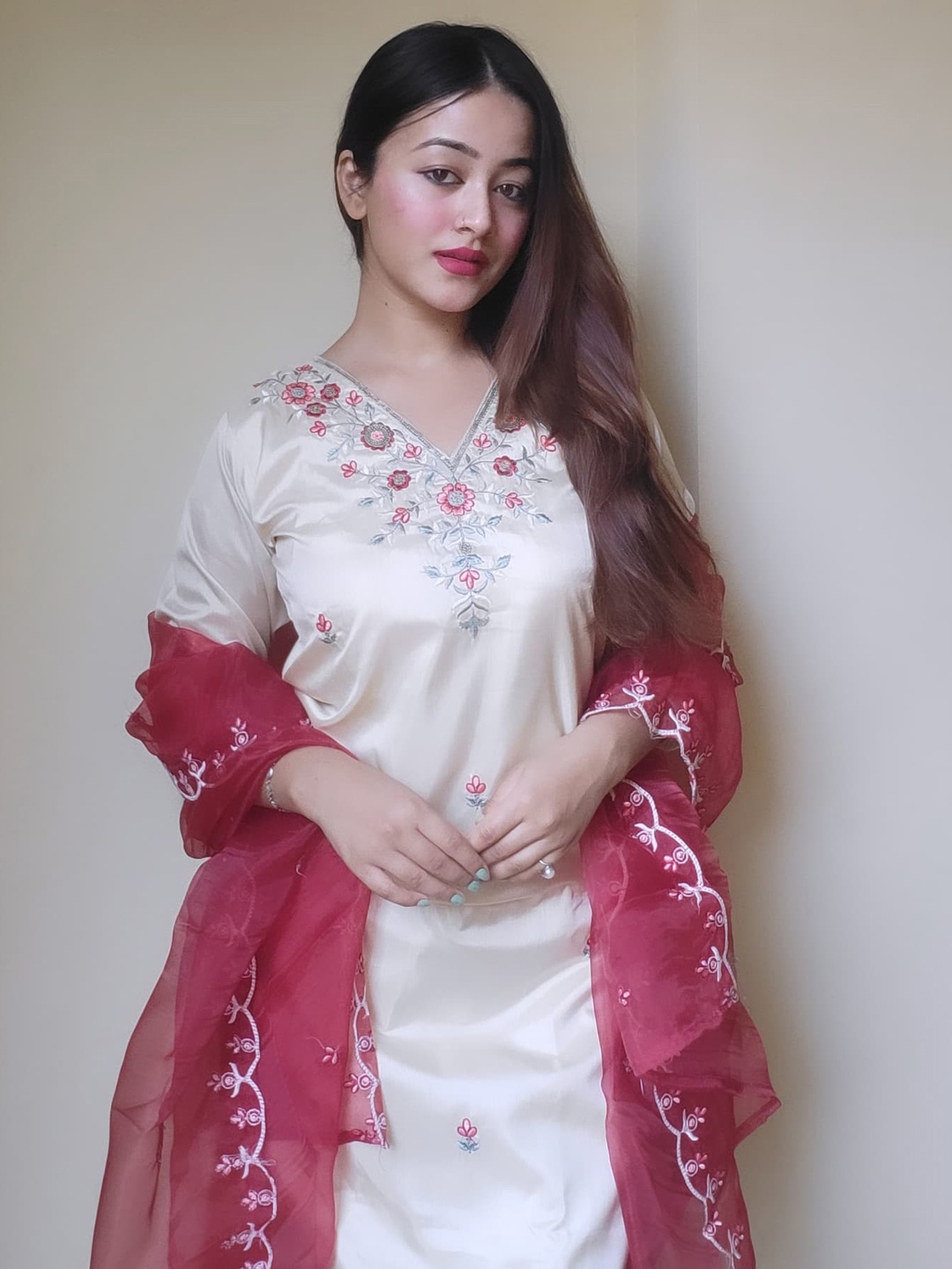 

VredeVogel Women Floral Embroidered Regular Kurta with Trousers & With Dupatta, White
