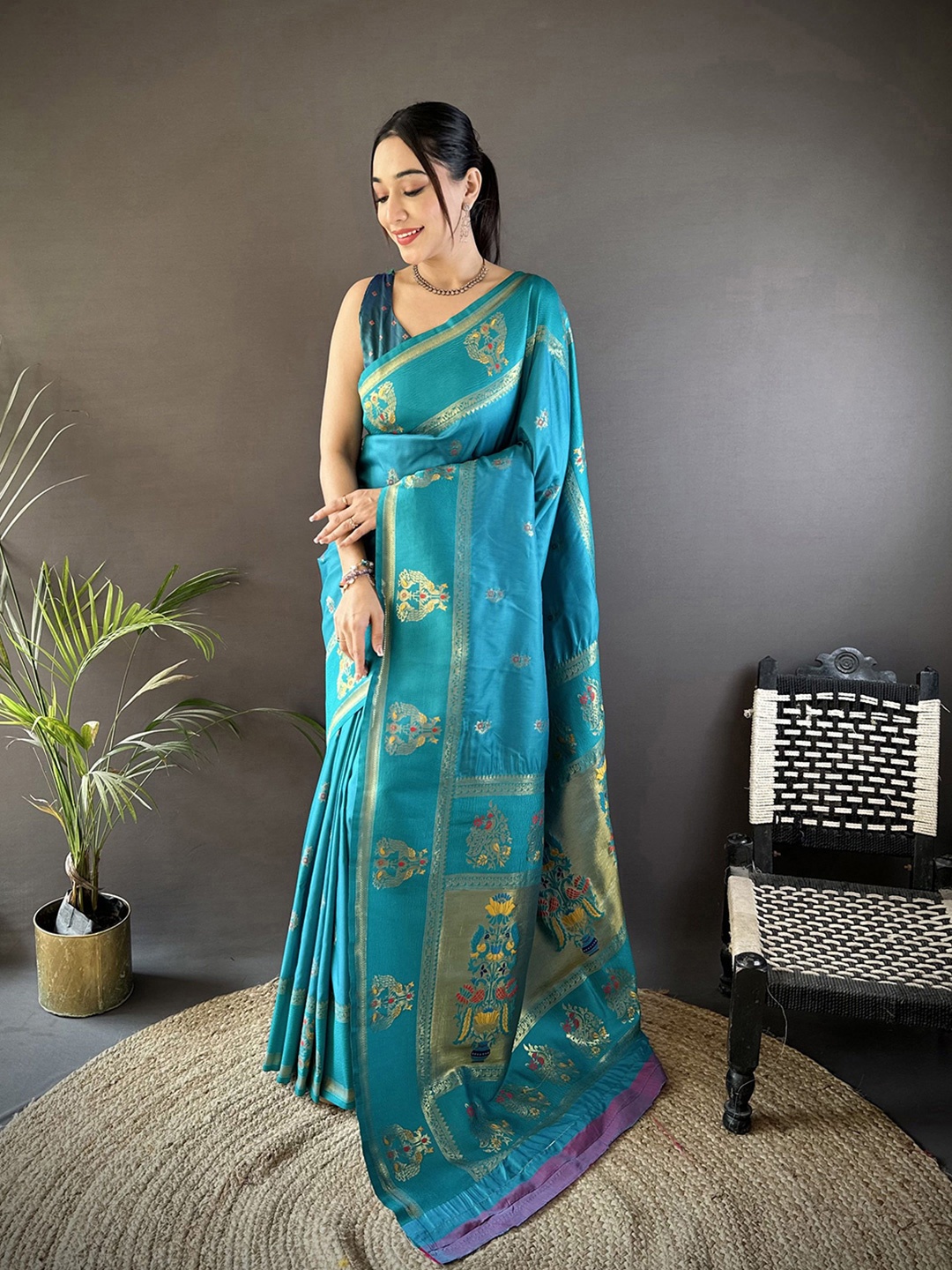 

DIVASTRI Woven Design Zari Silk Blend Paithani Saree, Blue