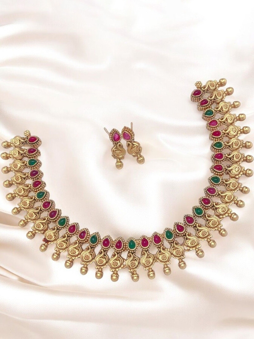 

ROFARWORD Gold-Plated Stone Studded & Beaded Jewellery Set