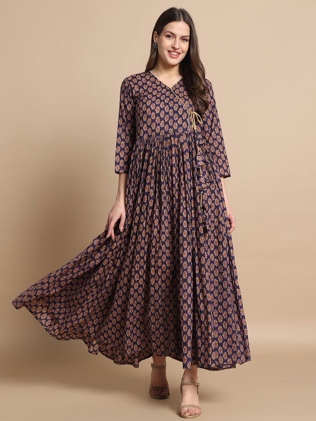 

Gujari Floral Printed V-Neck Pure Cotton Fit & Flare Kurta, Navy blue