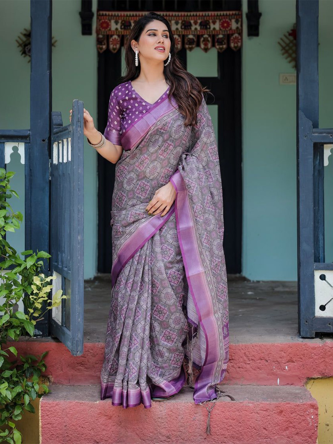 

vj fashion Zari Saree, Purple