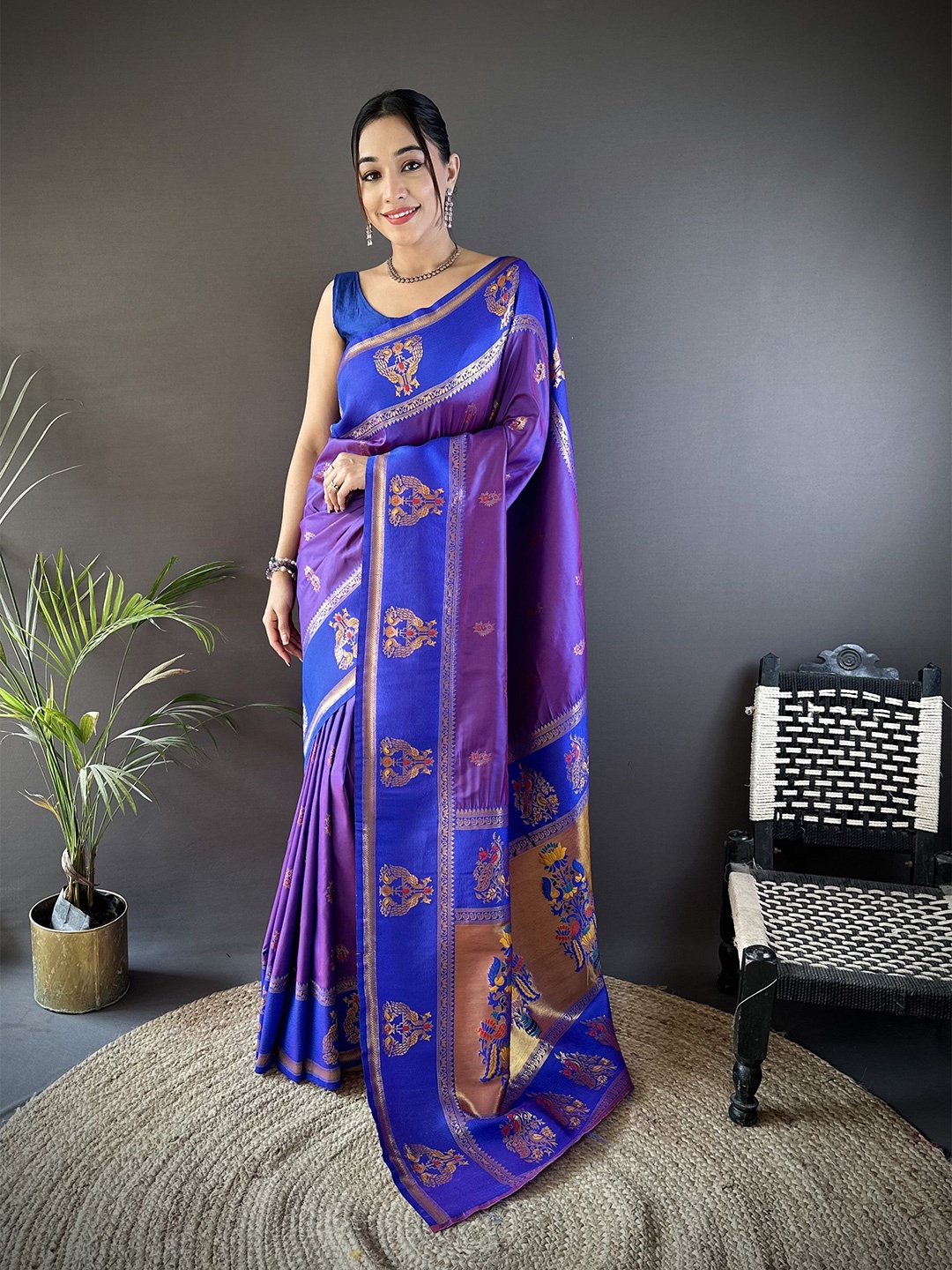 

DIVASTRI Woven Design Zari Silk Blend Paithani Saree, Blue
