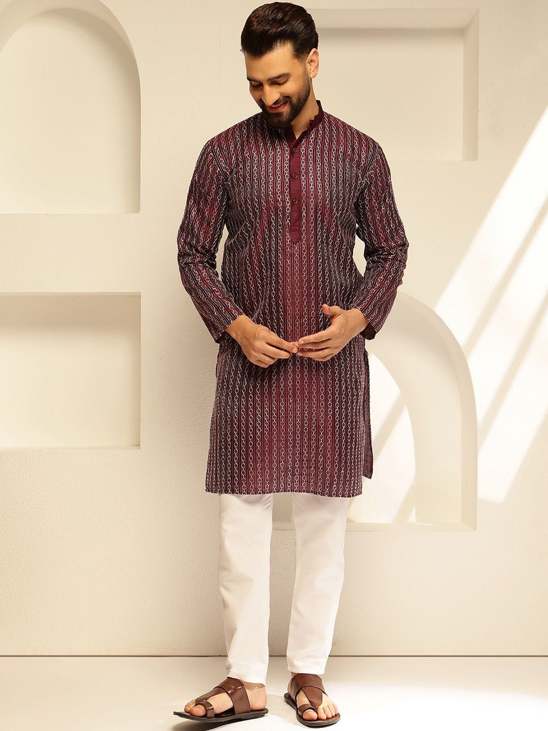 

SOJANYA Geometric Embroidered Thread Work Mandarin Collar Straight Kurta, Burgundy