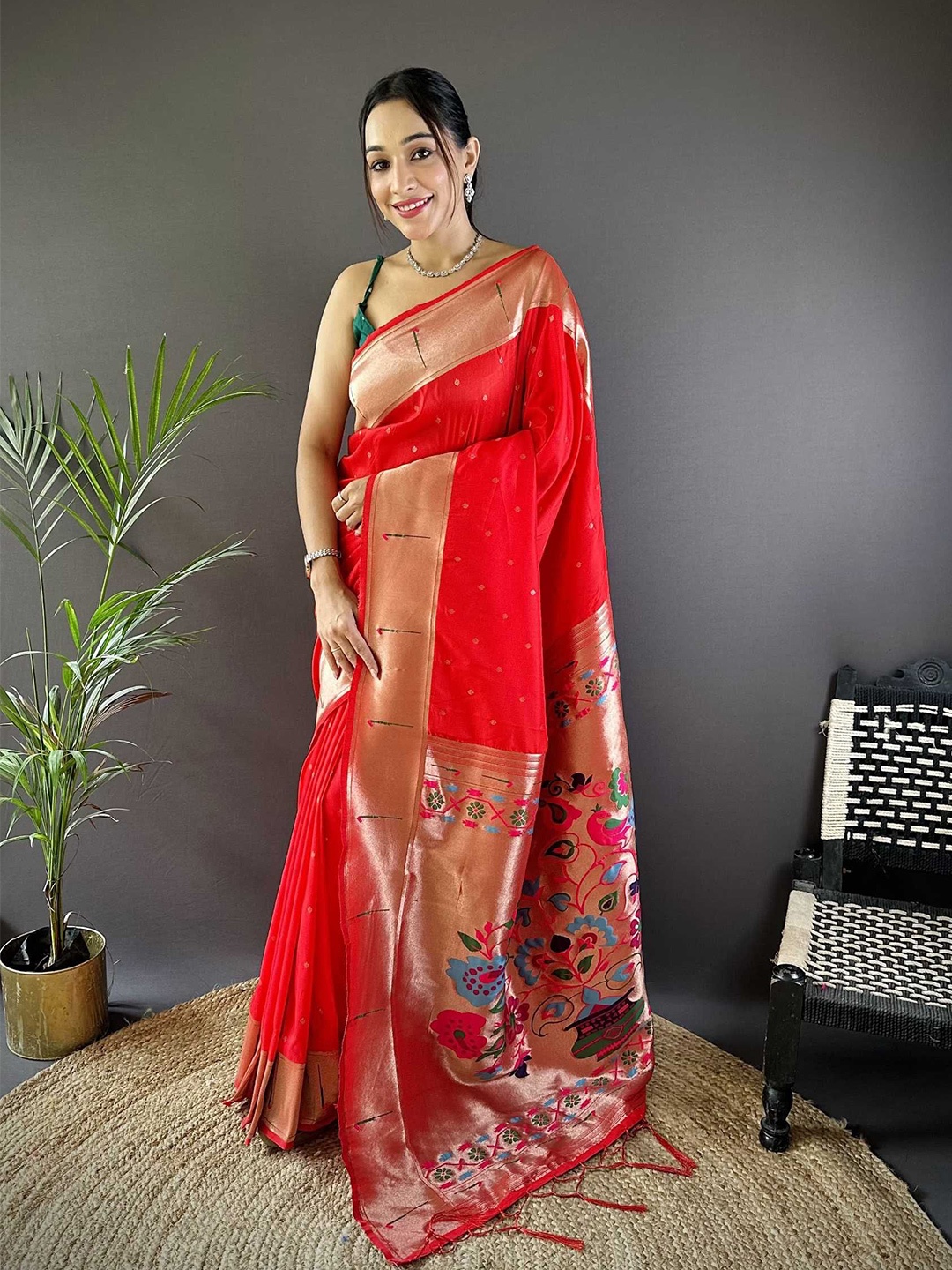 

DIVASTRI Woven Design Zari Silk Blend Paithani Saree, Red