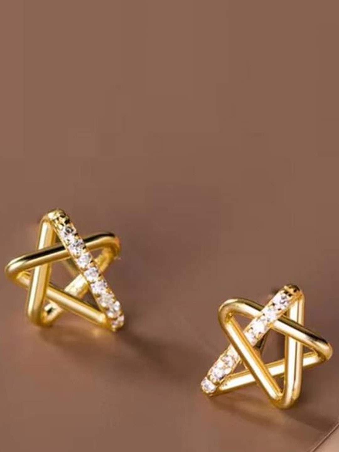 

MADDY SPACE Set Of 2 Gold-Plated Pearls Studded Chic Korean Studs