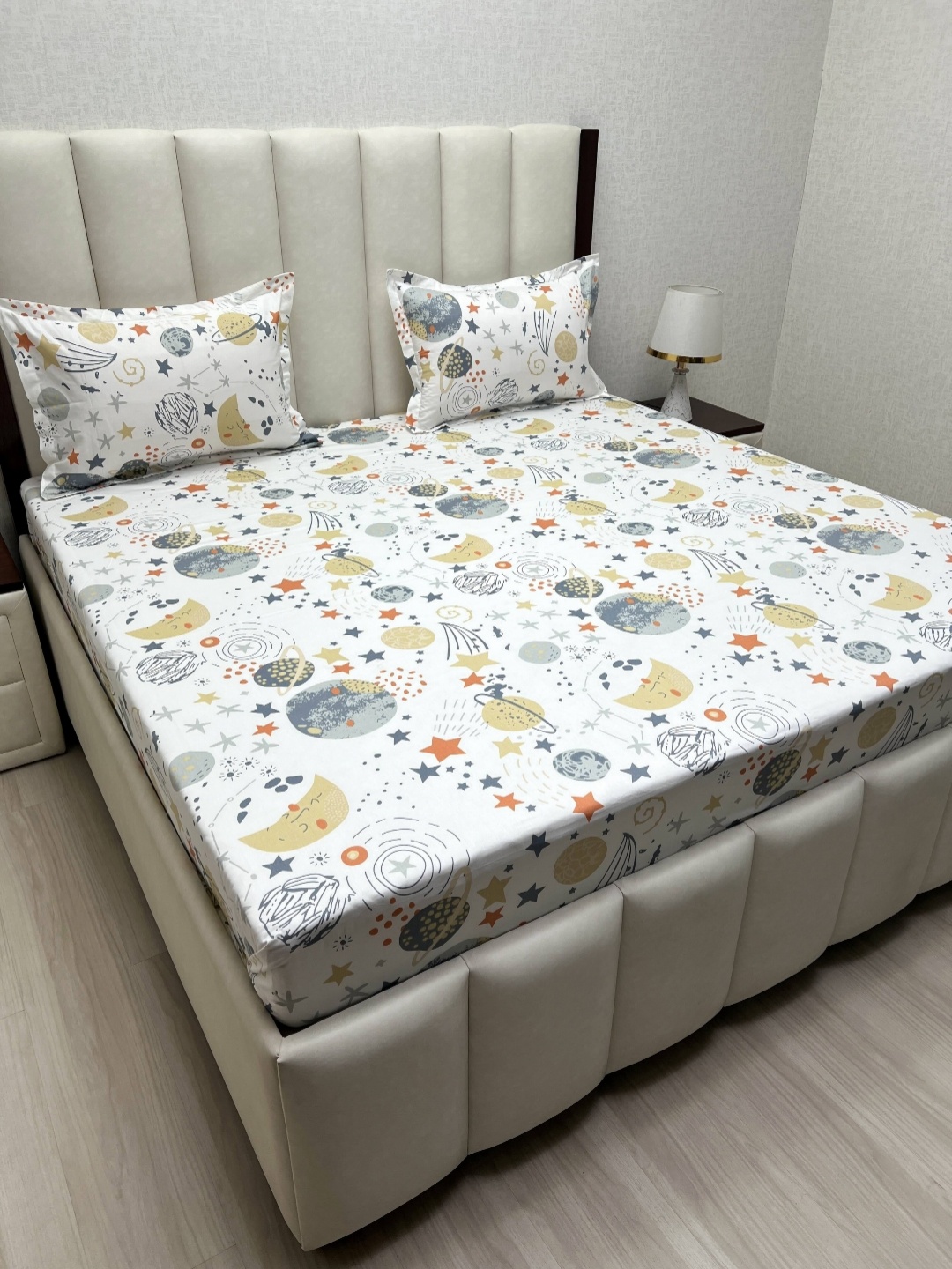 

Pure Decor White & Mustard Geometric 250 TC Queen Bedsheet with 2 Pillow Covers
