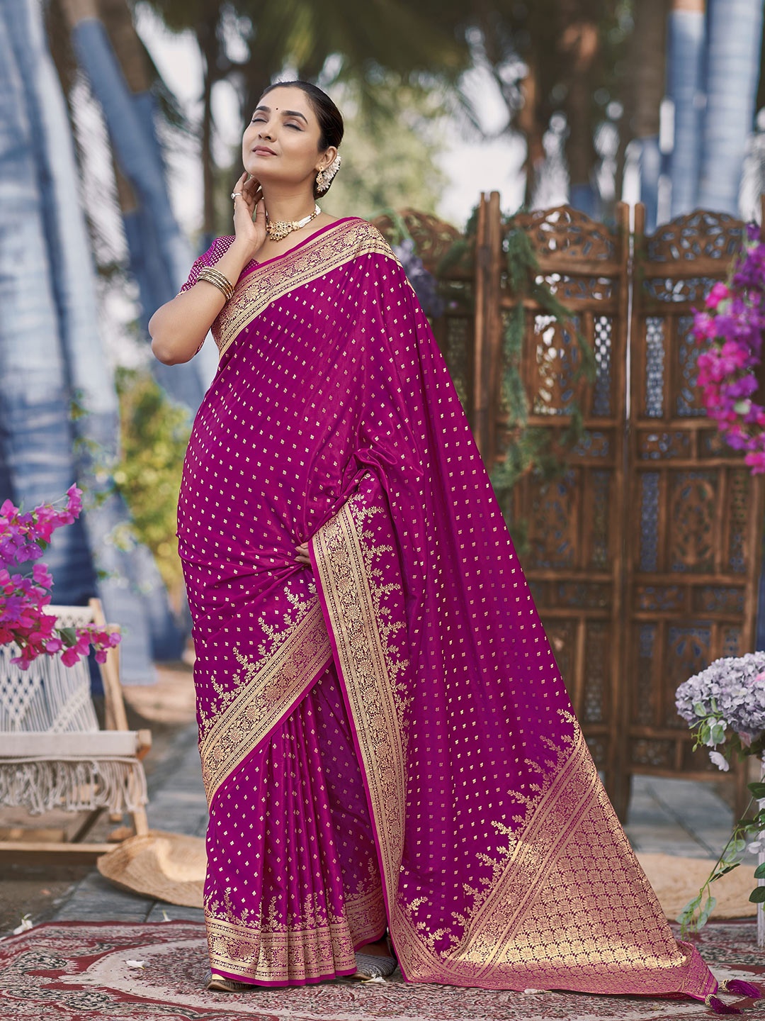 

MANOHARI Woven Design Zari Satin Banarasi Saree, Pink