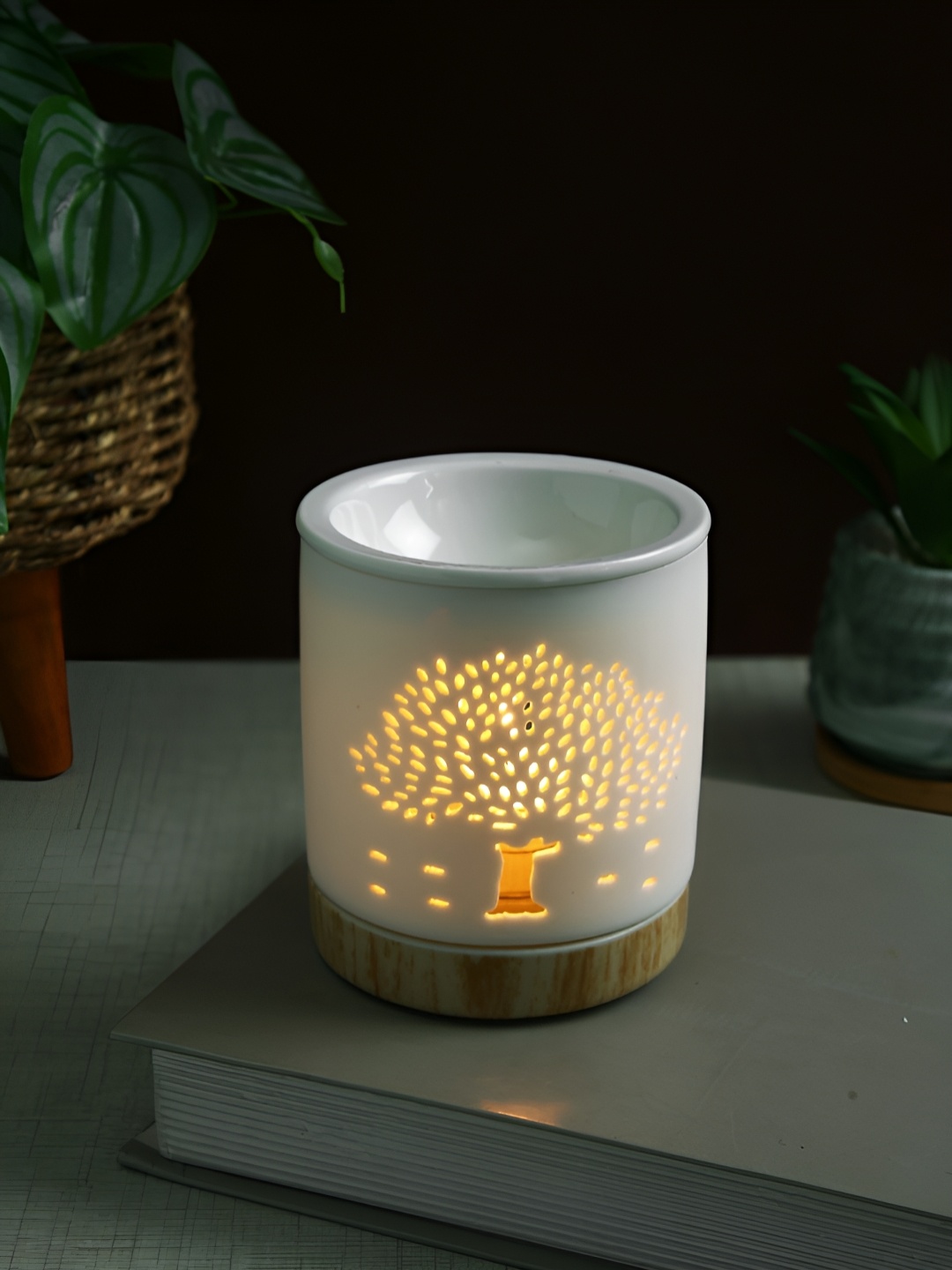 

TAYHAA White & Beige Textured Ceramic Aroma OilDiffusers